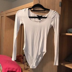 Flattering white ribbed suit